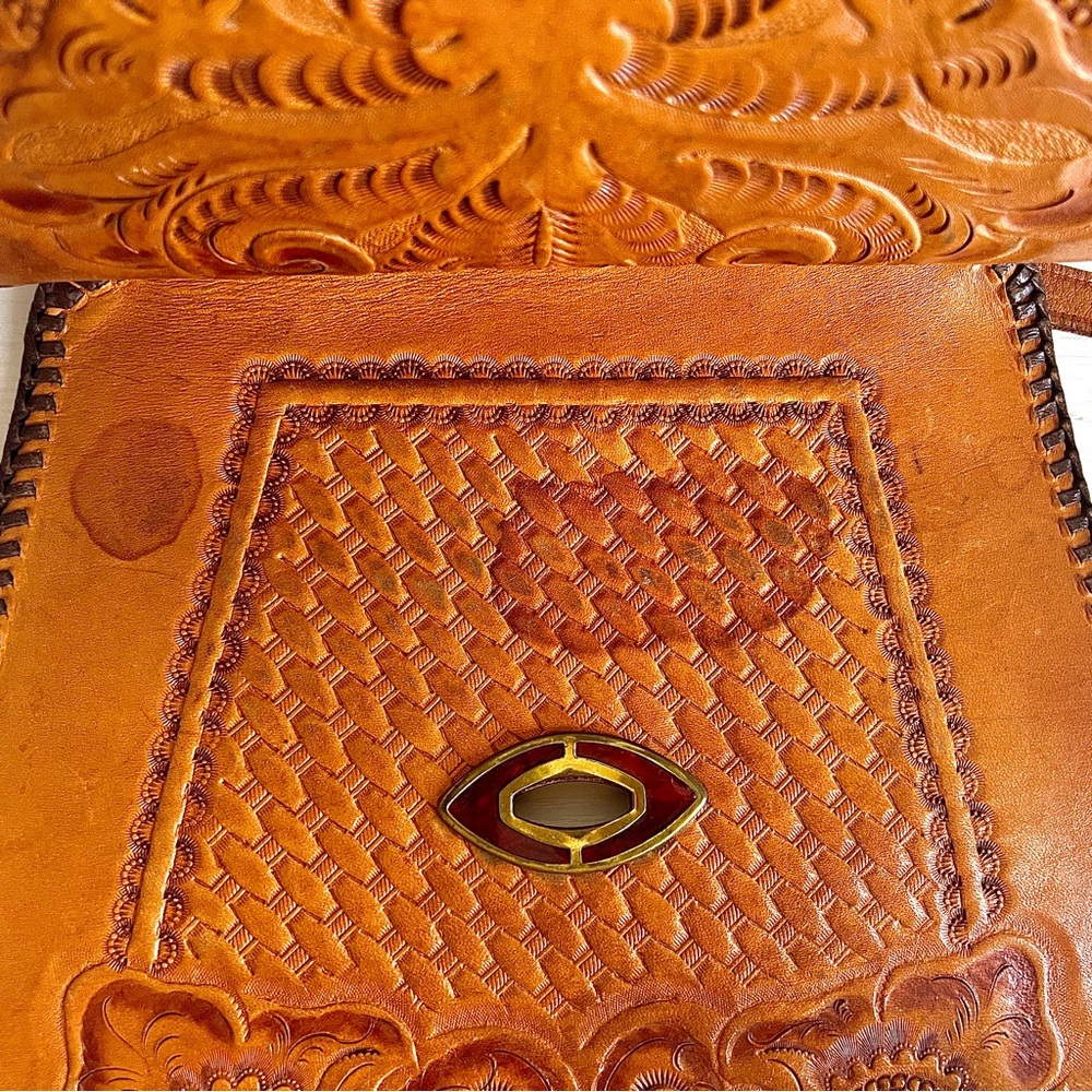 Vintage Hand-tooled Leather Shoulder Bag - Picture 5 of 9